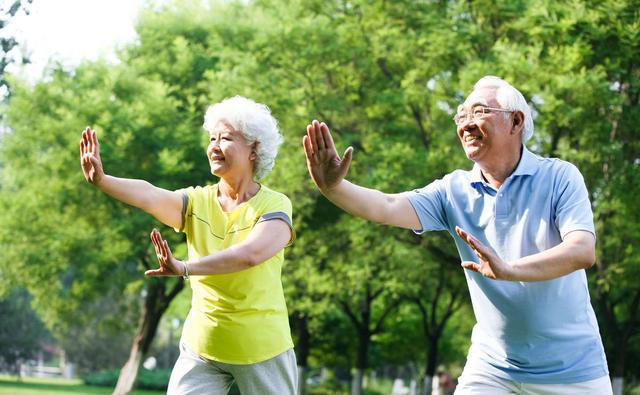 茼蒿是血压推手？医生多次提醒：高血压患者，少吃这4种蔬菜