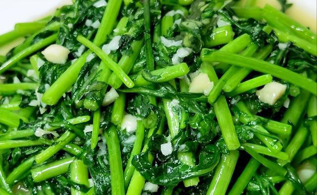 茼蒿是血压推手？医生多次提醒：高血压患者，少吃这4种蔬菜