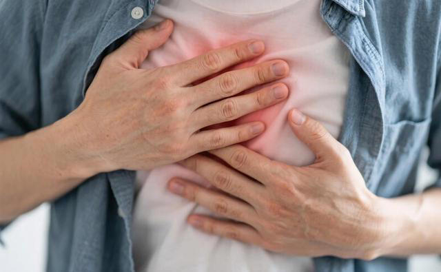 医生：心脏病最危险信号，不是嘴唇发紫，而是频繁出现这几种异常