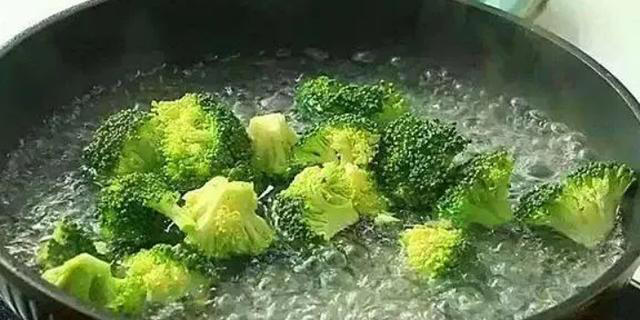 为什么吃之前要焯水? 提醒：很多人不懂，以后别再直接下锅了