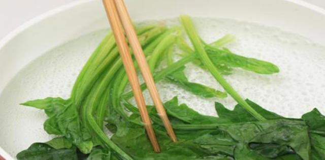 为什么吃之前要焯水？提醒：很多人不懂，以后别再直接下锅了