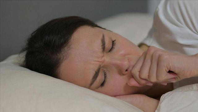 睡觉时有这3种表现，说明肺出了大问题，该注意了！