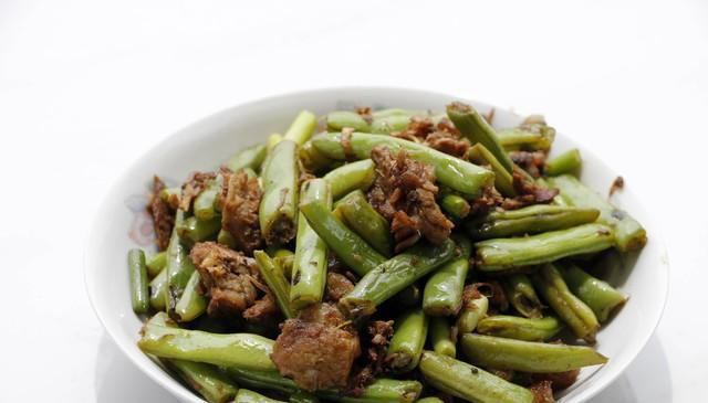 老式红烧肉最正宗的做法，不用酱油也能色泽红亮，软烂鲜香不油腻