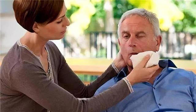 脑梗是“拖”出来的吗？医生：睡觉时若有3个症状，建议引起重视