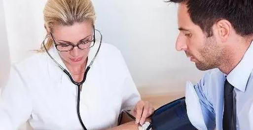 血压高到啥程度有必要吃降压药？医生：服用降压药，建议避开3物