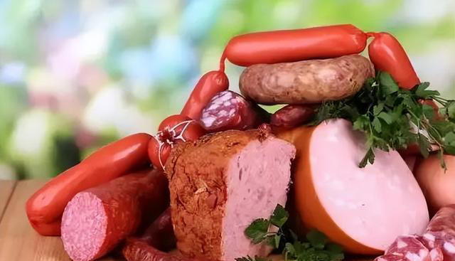 血压高到啥程度有必要吃降压药？医生：服用降压药，建议避开3物