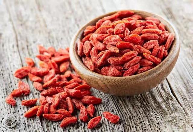 枸杞这样吃很危险! 医生多次提醒：很多人还在继续吃，要尽快改正
