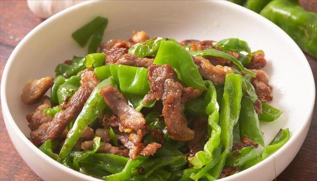 炒肉丝，最忌直接下油锅，谨记2个技巧，滑嫩不柴，没腥味不粘锅