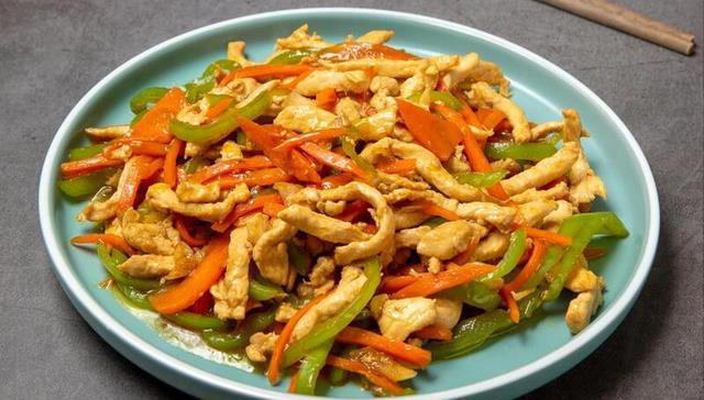 炒肉丝，最忌直接下油锅，谨记2个技巧，滑嫩不柴，没腥味不粘锅