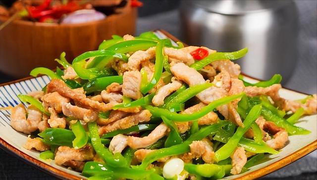 炒肉丝，最忌直接下油锅，谨记2个技巧，滑嫩不柴，没腥味不粘锅