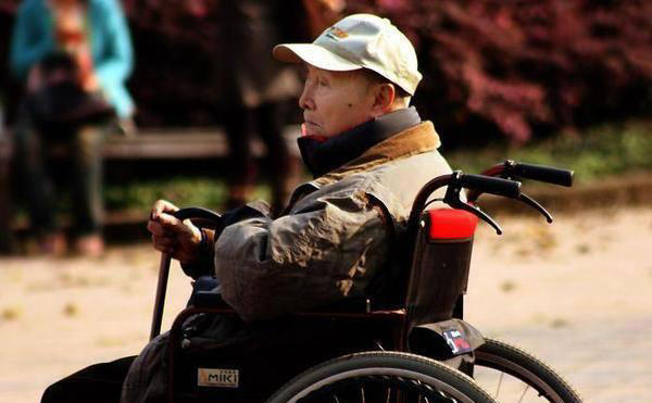 男人有这3个缺点，到了老年往往比妻子走的早，想长寿最好改掉