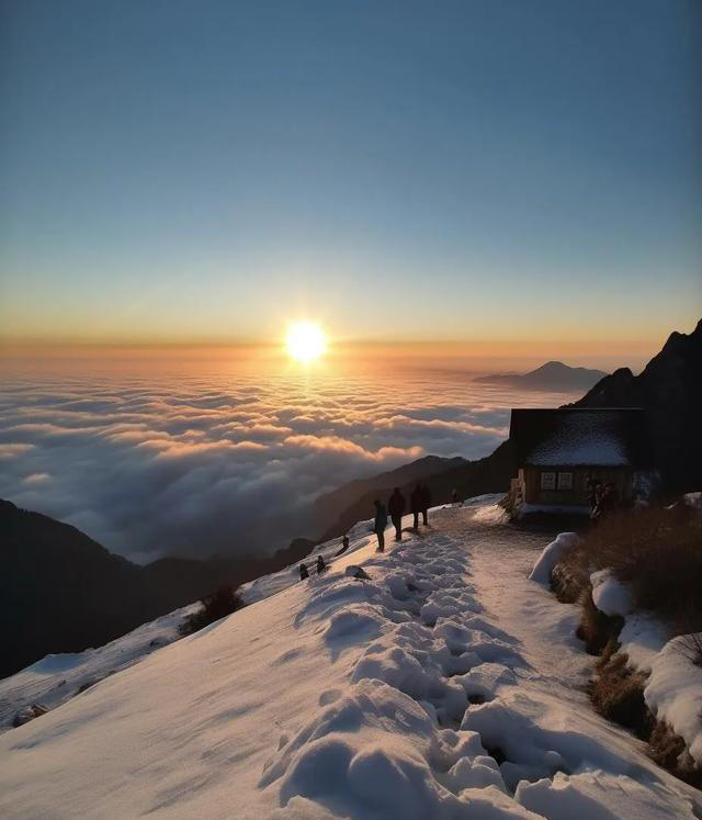 不论男女，60岁后想长寿，睡前尽量少做这4件事