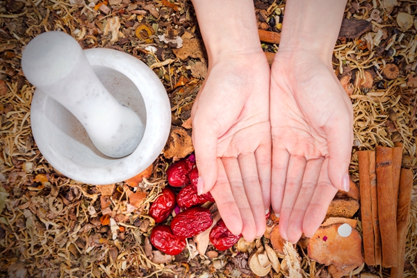 身体湿气太重扎针管用吗