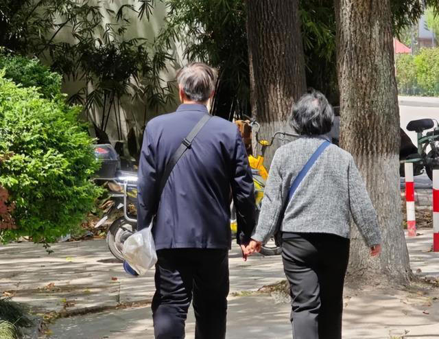 很多人不知道，心脏“偏爱”这几种食物，大枣未上榜，人过50岁后要多吃