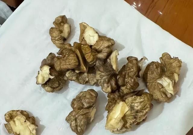 很多人不知道，心脏“偏爱”这几种食物，大枣未上榜，人过50岁后要多吃