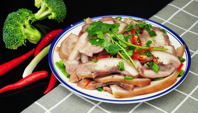 为啥中国人偏爱吃猪头肉、猪脚？很多人都不清楚，看完之后涨知识