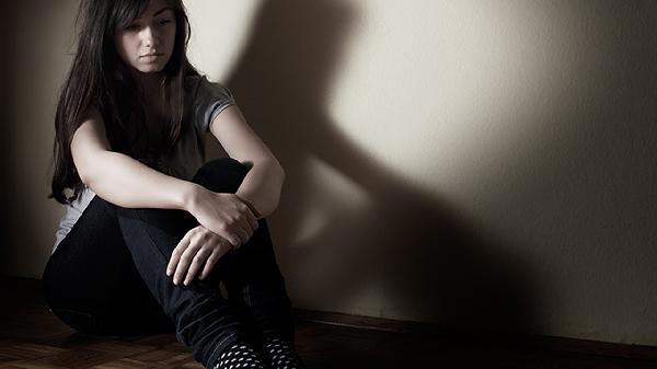  哪些人容易得抑郁症？会出现哪些症状表现？ 