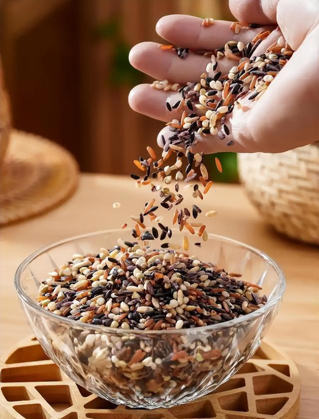 心脏最喜欢的7种食物，建议中老年人常吃，保护心脏，更健康