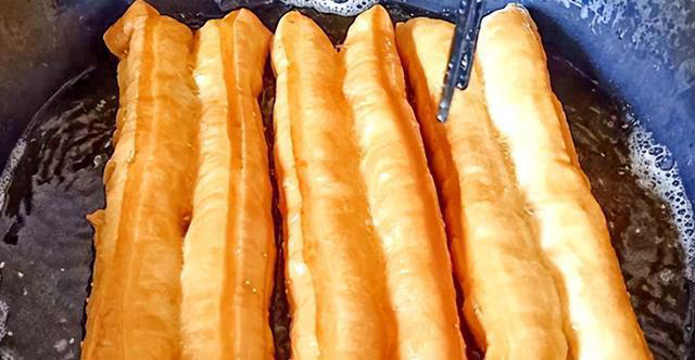 医生建议：上了年纪，宁愿早饭干吃馒头，也别早上乱吃这3样