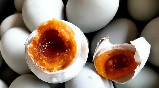 医生建议：上了年纪，宁愿早饭干吃馒头，也别早上乱吃这3样