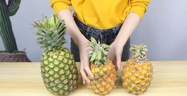 才发现，原来菠萝去皮这么简单，不削皮也不挖眼，两分钟就能弄好