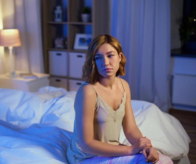 心脏有没有病，睡觉就知道？心脏不好的人，晚上睡觉一般有4异常