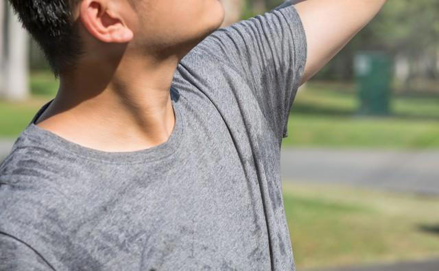 心脏有没有病，睡觉就知道？心脏不好的人，晚上睡觉一般有4异常