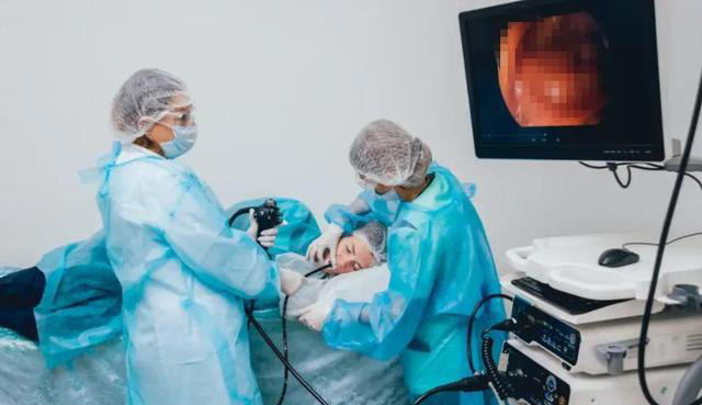 学医后才懂，胃癌最危险信号，不是腹痛反胃，而是持续出现3异常