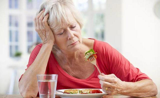 学医后才懂，胃癌最危险信号，不是腹痛反胃，而是持续出现3异常