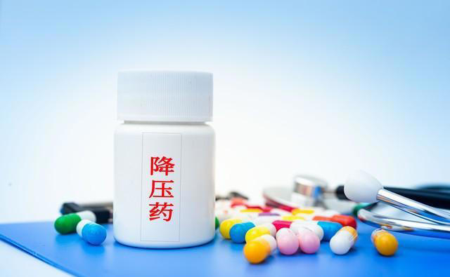 高血压去世的人越来越多？医生劝告：宁可打打牌，也别做这4事