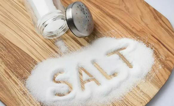 为何老一辈人常吃咸菜，却很少生病呢？医生直言：原因其实很简单