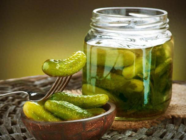 为何老一辈人常吃咸菜，却很少生病呢？医生直言：原因其实很简单