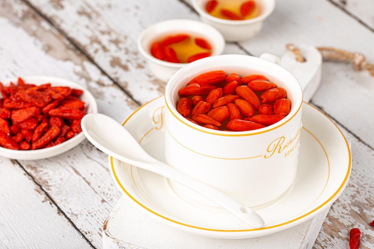 枸杞再次被重视！医生警告：经常喝枸杞泡水的人，要多注意 4 点