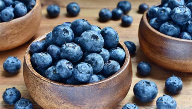 这才是洗蓝莓的正确方法，不用放食盐，脏东西全都洗干净