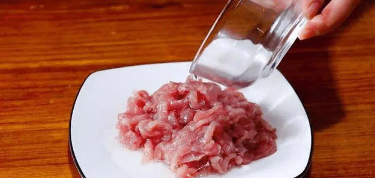 不管炒什么肉，最忌直接下锅，牢记4点，滑嫩鲜美又入味，没腥味