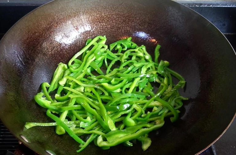 不管炒什么肉，最忌直接下锅，牢记4点，滑嫩鲜美又入味，没腥味