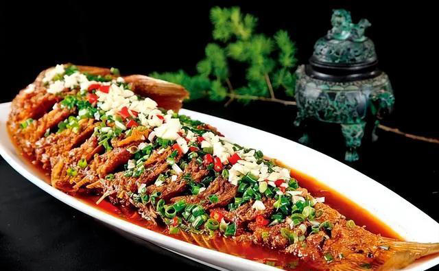 炖鱼时，2种调料不要放，否则越炖越腥，越炖越柴，很多人不知道