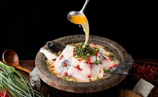 炖鱼时，2种调料不要放，否则越炖越腥，越炖越柴，很多人不知道