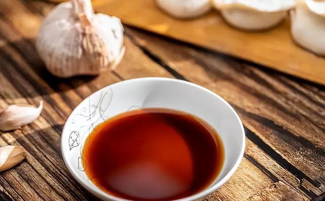 炖鱼时，2种调料不要放，否则越炖越腥，越炖越柴，很多人不知道