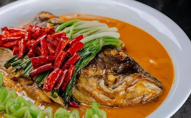 炖鱼时，2种调料不要放，否则越炖越腥，越炖越柴，很多人不知道
