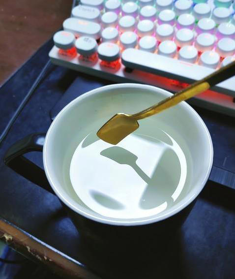 隔夜白开水放24小时还能喝？科学实验数据揭开真相