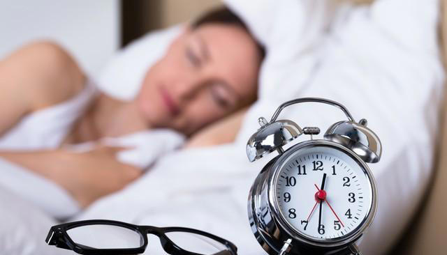 人每天睡多久才是最健康的？是睡得时间越久越健康么？