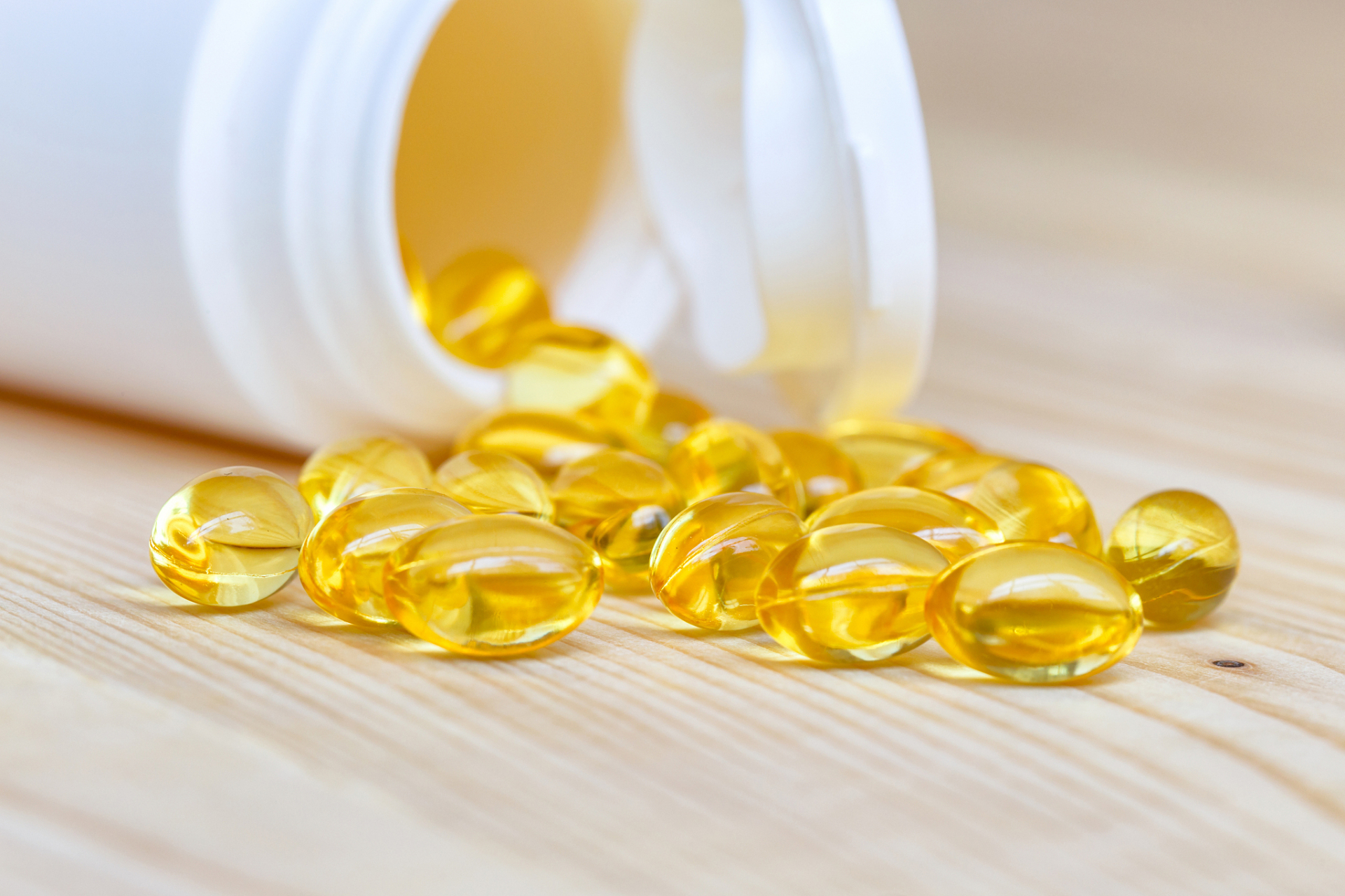 医生提醒：长期吃降压药的人，一定要记得，多补充这3种维生素！