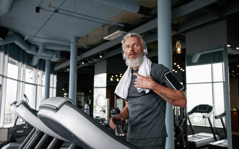 人到中年才开始做力量训练，身体能承受得住？能延缓衰老吗？