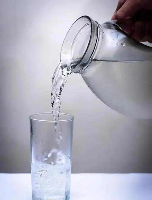 孕吐是胎儿的自我保护？孕吐越严重，孩子越聪明？听专家怎么说