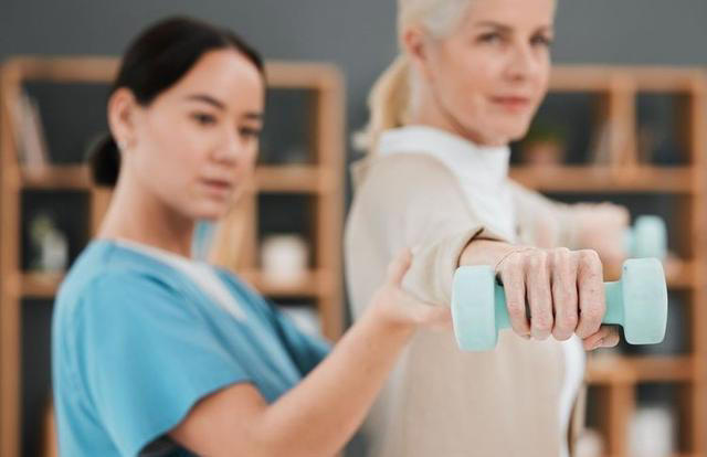 运动健身什么年龄都不晚，50岁开始健身要注意什么，如何开始？