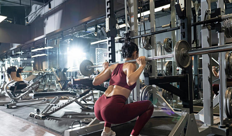 为什么身体再累，也要坚持做深蹲？坚持每天做深蹲的好处有哪些