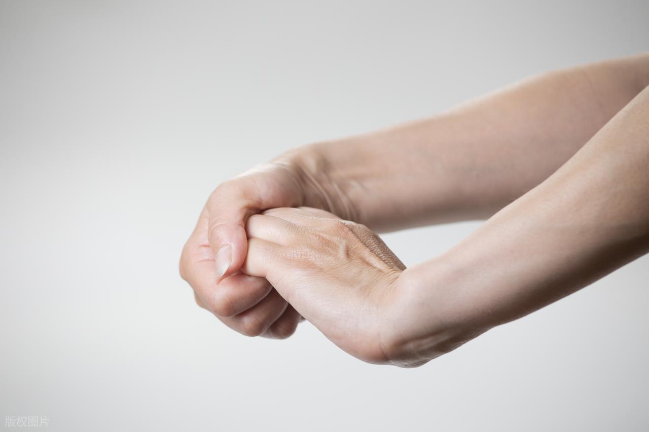 经常“手麻”的人注意了，或许是出现了4种问题，不要忽视