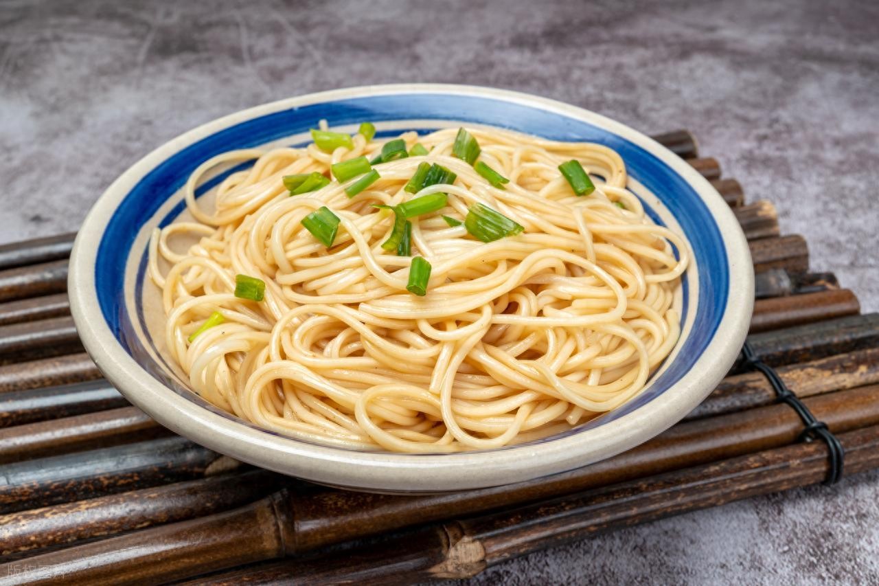 肝不好的人能吃面条吗？医生：养护肝脏，建议少吃5种食物