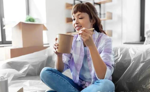 管不住嘴还想瘦？6个坏习惯不改，体重永远降不了！